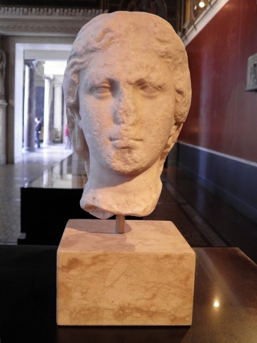 Head_of_a_Woman_(the_other_side_is_head_of_a_man_-_double_portrait),_Neues_Museum_Berlin.jpg