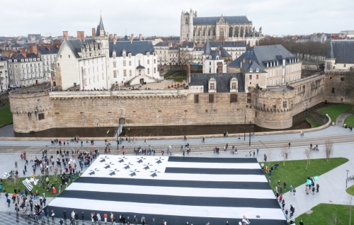 1444x920_plus-grand-drapeau-breton-monde-deploye-dimanche-matin-face-chateau-ducs-nantes.jpg