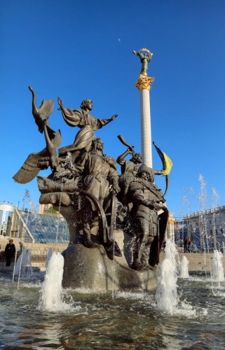statue-founders-kiev-independence-square-ukraine-may-kyi-shchek-khoryv-three-legendary-brothers-92483528.jpg