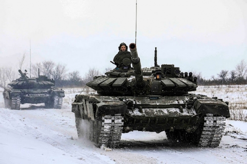 russian-tanks-leningrad-ap-220_hpMain_20220215-044834.jpg