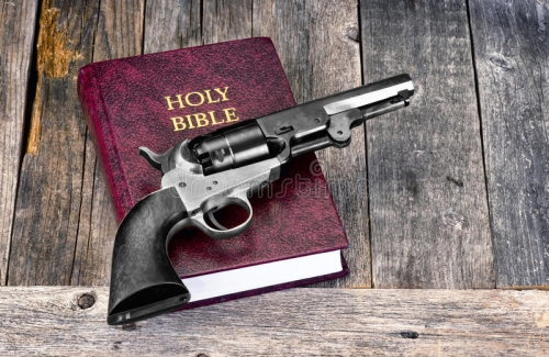 arme-à-feu-et-bible-80026660.jpg