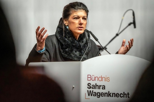 36950227-sahra-wagenknecht-vorsitzende-bsw-bei-wahlkampfauftritt-auf-dem-marienplatz-muenchen-februar-2025-2D7YTKM2KlBG.jpg