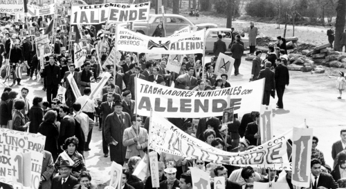 Allende_supporters-scaled.jpg