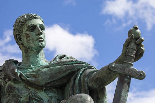 statue-de-constantin-à-york-42246032.jpg
