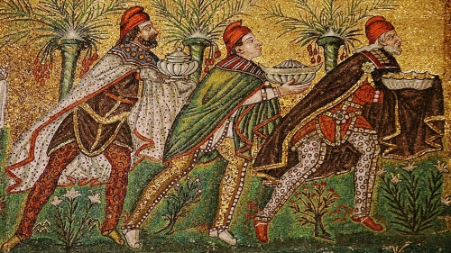 LAdorazione-dei-Magi-nel-mosaico-di-S-Apollinare-in-Classe-a-Ravenna.jpg