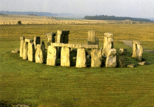 cromlech-de-stonehenge-exterior.jpg