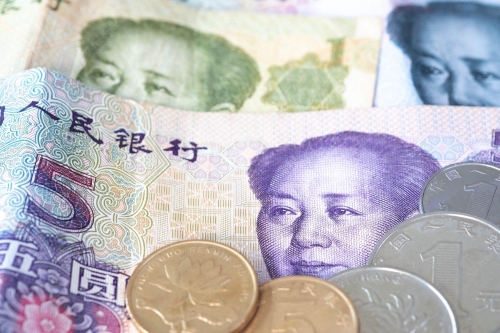 gros-plan-billets-pieces-monnaie-chinois-yuan-chinois-cny-renminbi-rmbpeoples-republique-chine-argent-fond-concept-financier_7636-2422.jpg