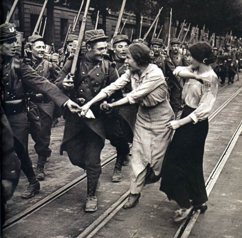mobilisation-départ-guerre-1914.jpg