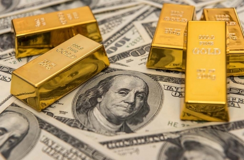 Gold-bullion-bars-et-billets-dollars.jpg