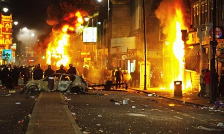 Tottenham-Riots-burning-c-007.jpg