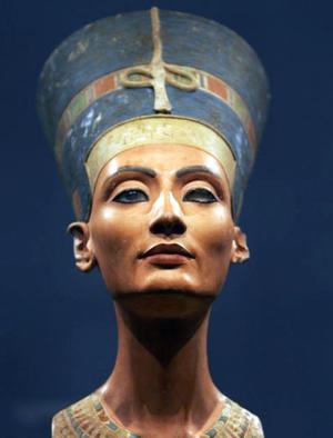 Nefertiti2-Re_158267t.jpg