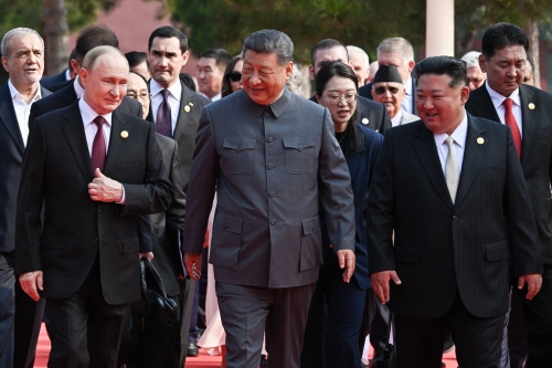 les-trois-dirigeants-avec-xi-jinping-au-centre-photo-sipa-sergei-bobylev-1756877543-3870105439.jpg