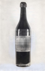 Bottiglia-con-il-primo-petrolio-del-Sahara-Libico-1938-FILEminimizer.jpg