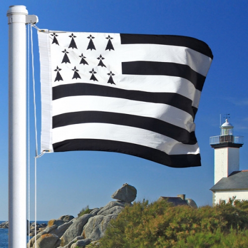 drapeau-breton-24x30-cm-en-tissu-decoration-idees-cadeaux-bretagne.jpg