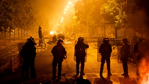 30france-unrest-01-jqtk-videoSixteenByNine3000-4113110292.jpg