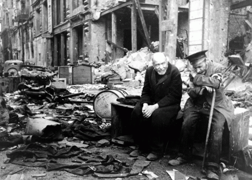 Berlin_rubble_1945_dbloc_sa.gif