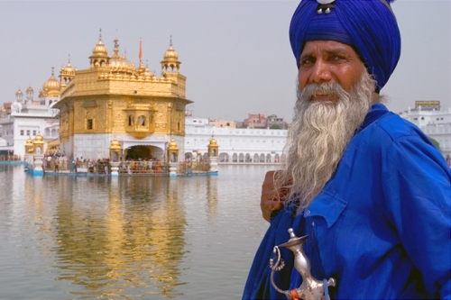 Sikh.man.at.the.Golden.Temple.jpg