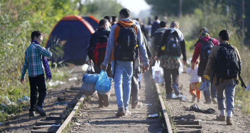 2048x1536-fit_des-migrants-en-hongrie-le-9-septembre-2015-ap-photo-matthias-schrader-1850298761.jpg
