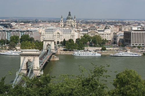 Szechenyi-Chain-Bridge-Budapest-Danube-River-2331467422.jpg