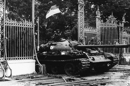 ill_644381_perched_on_a_tank_-1816456867.jpg