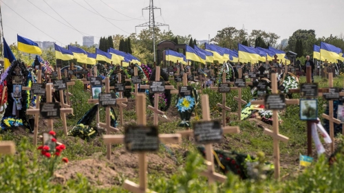 news-bilder-des-tages-view-of-crosses-in-the-sector-of-ukrainian-soldiers-killed-in-the-war-with-russia-in-the-cemetery.jpeg