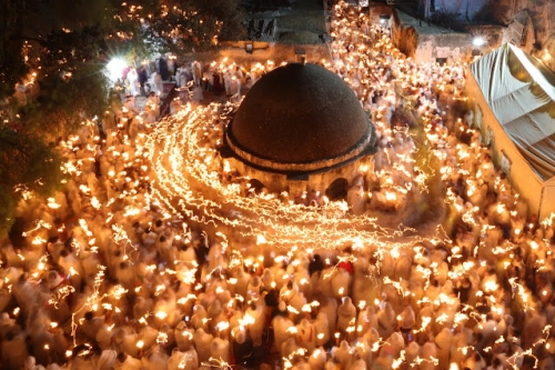 Feu-sacre-Saint-Sepulcre-Jerusalem-15-avril-2023_0.jpg