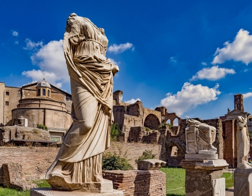 forum-romain-temple-statue-vestale-rome-italie-01.jpg